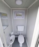 Sanitärcontainer SCD RAL 9002 Grauweiß | H 2335 x B 2400 x T 1200 mm | 2 Türen | 2x WC – Bild 2