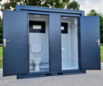Sanitärcontainer SCDD RAL 7016 Anthrazitgrau | H 2350 x B 2400 x T 1250 mm | 2 Türen | mit Dusche
